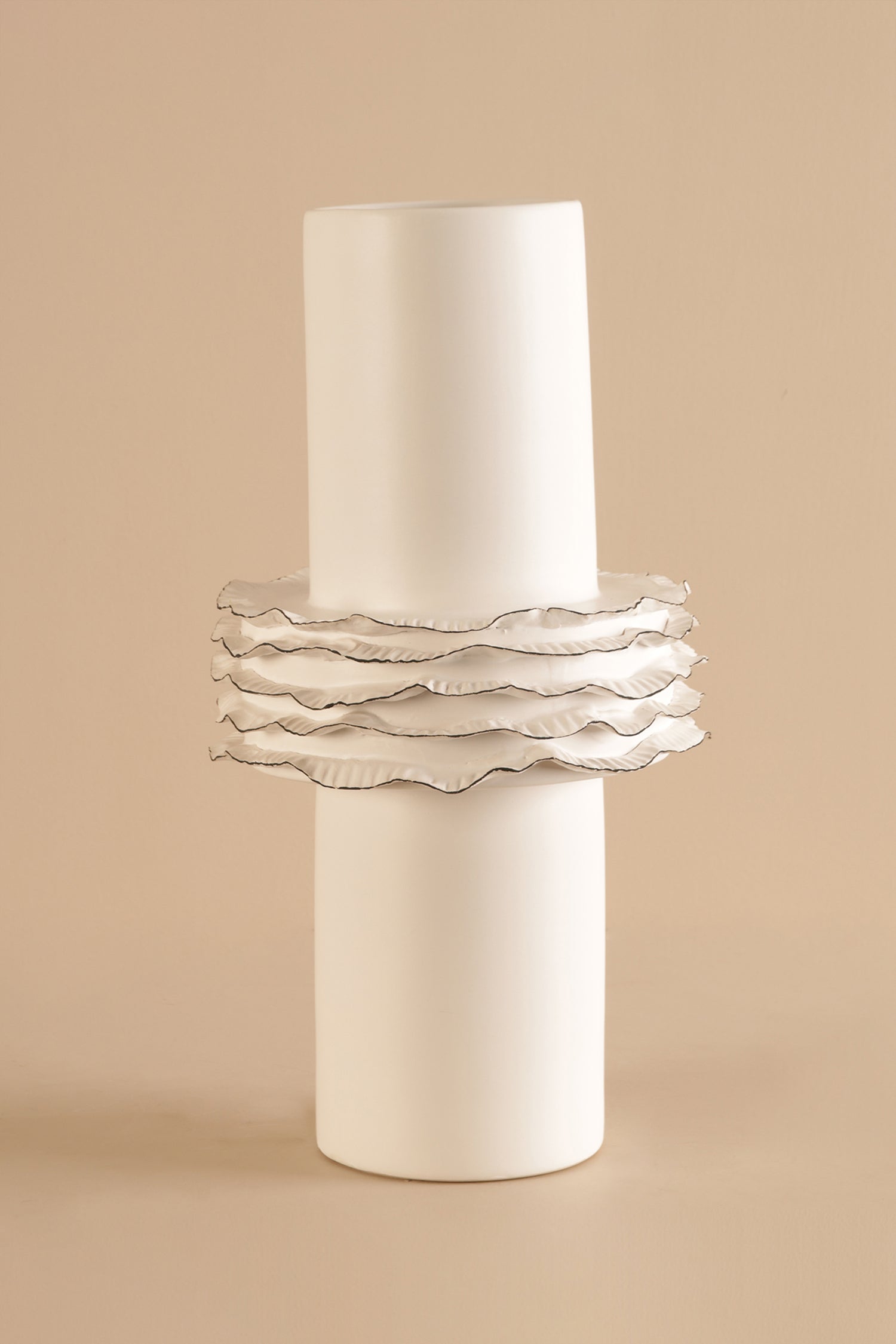 Vasque White Ceramic Vase - B