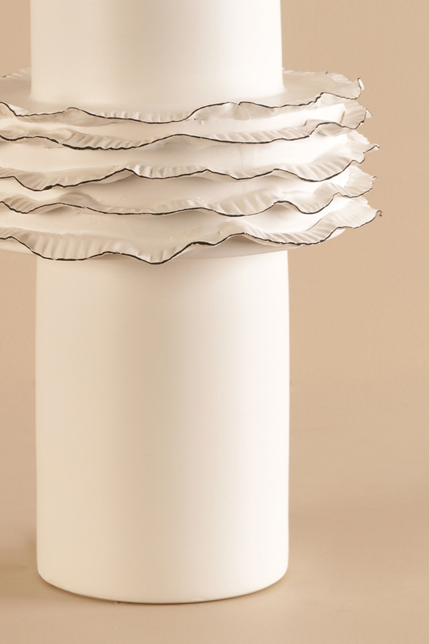 Vasque White Ceramic Vase - B