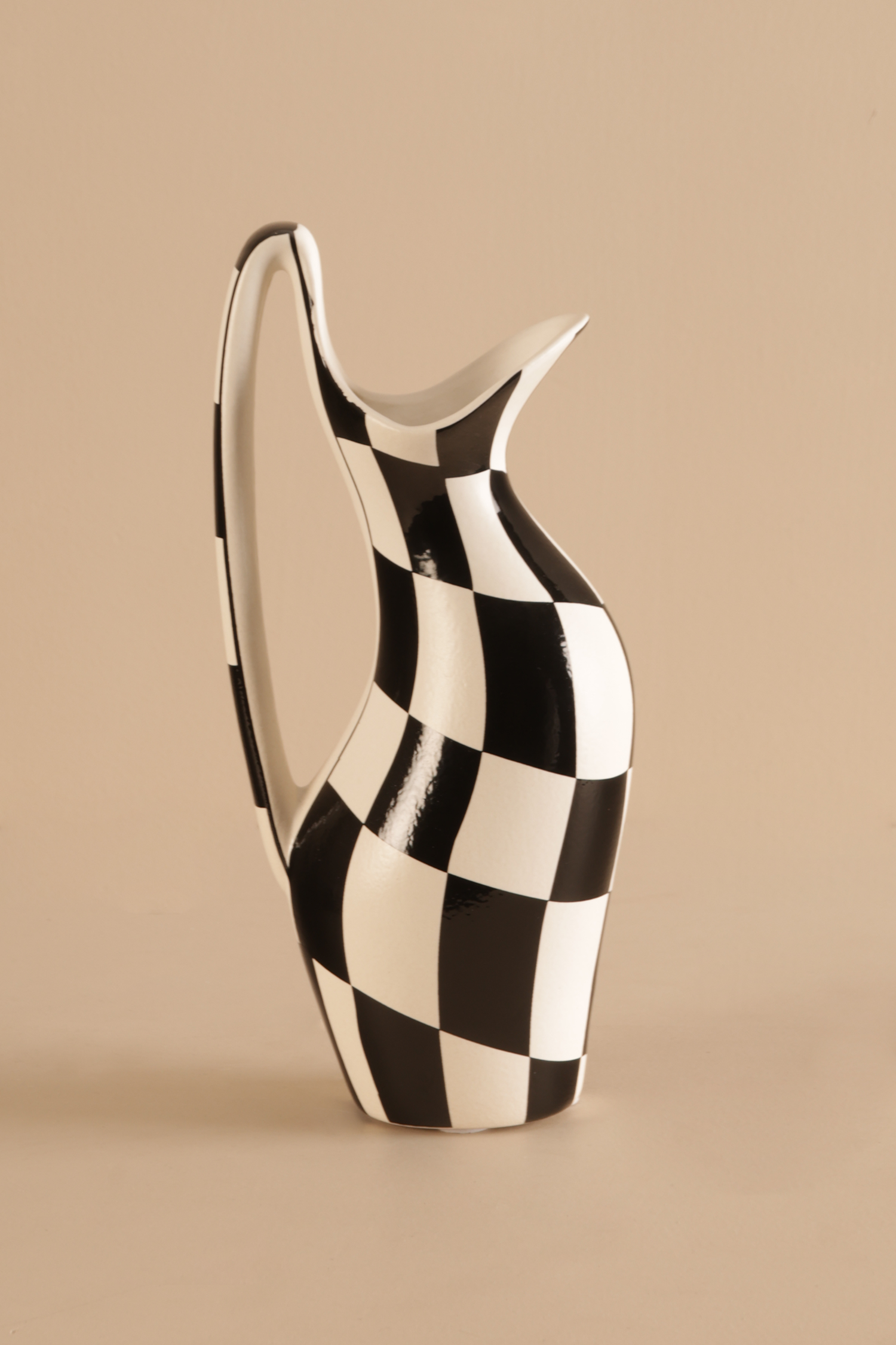 Checkmate Curve Decor Pot