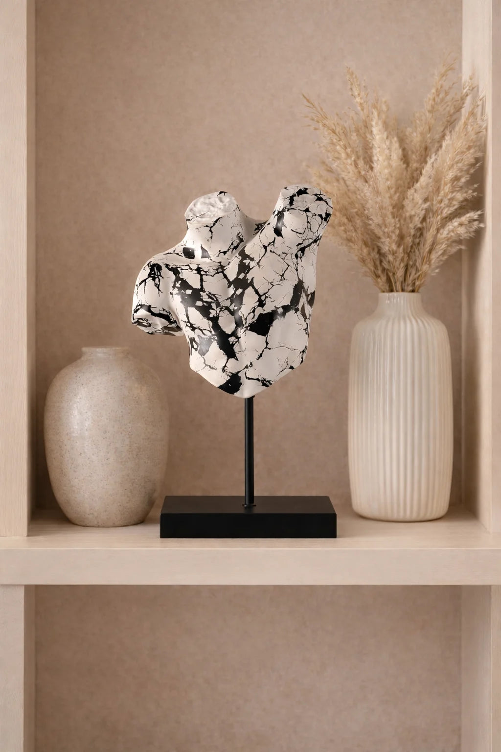 Statua White Sculpture