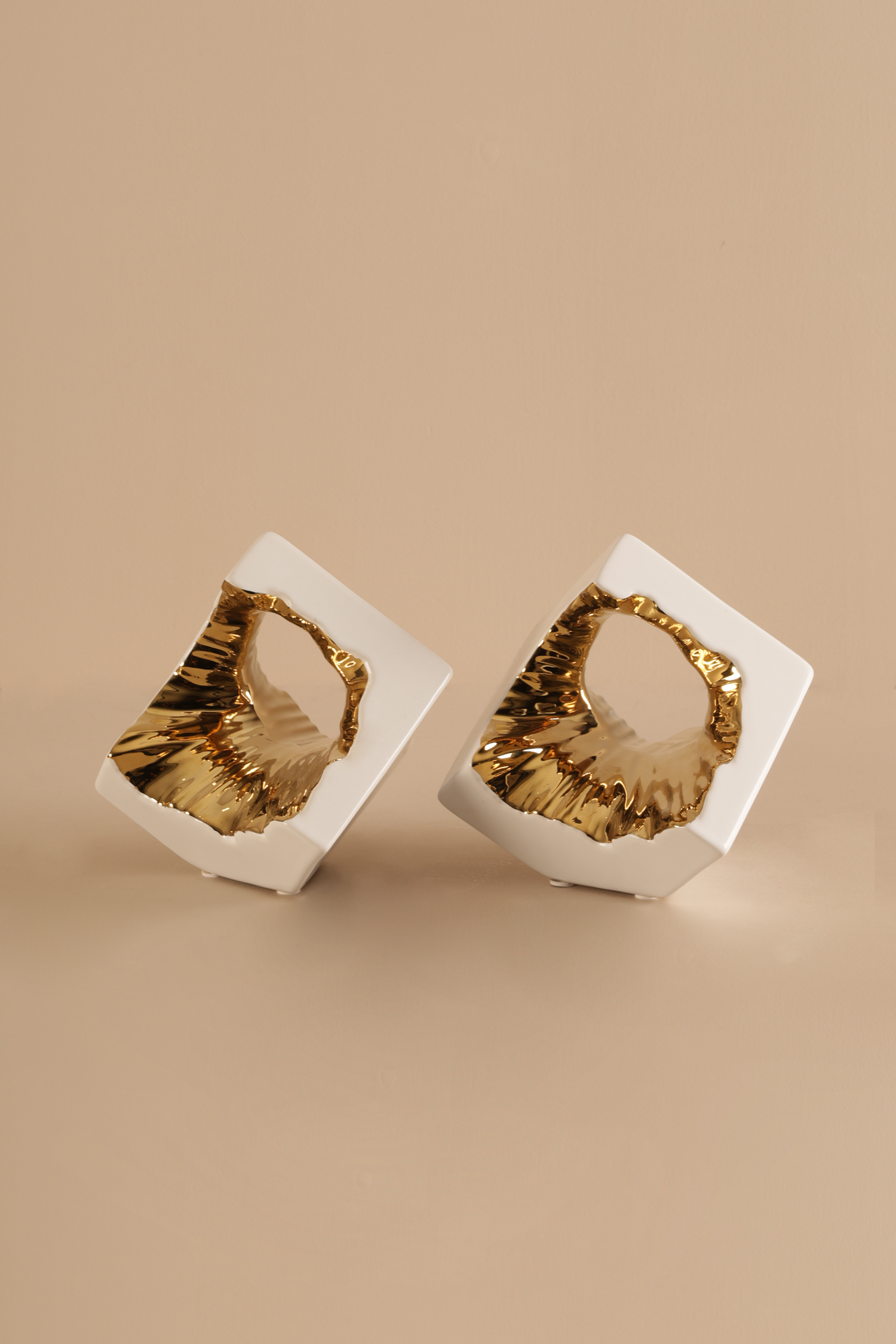 Vano Luxe White Sculpture